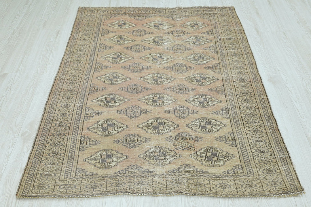 brown Accent rug 3' 10" x 5' 0"