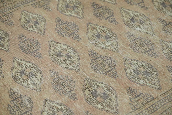 brown Accent rug 3' 10" x 5' 0"