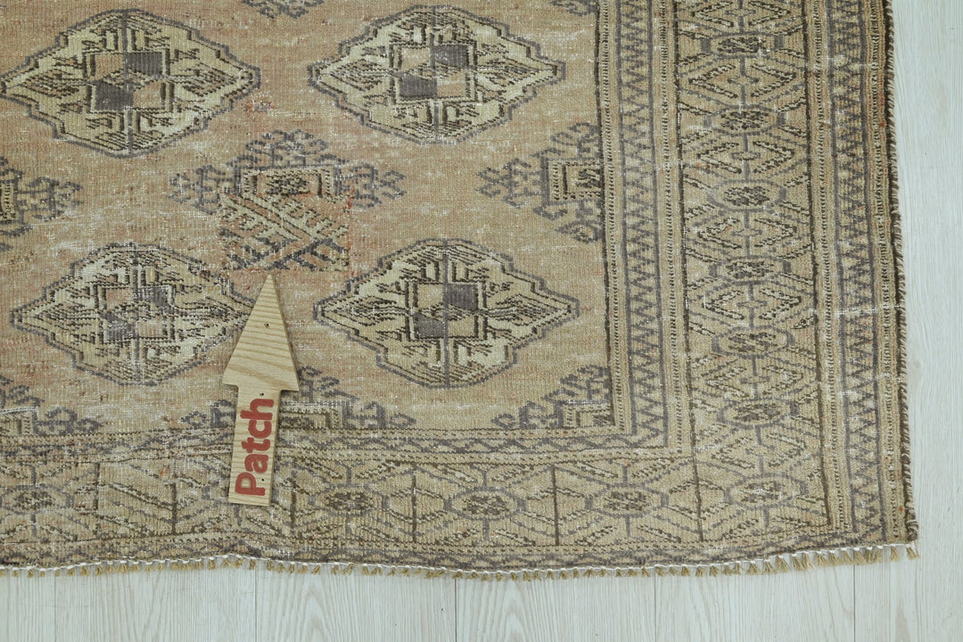 brown Accent rug 3' 10" x 5' 0"