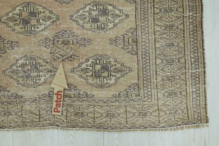 brown Accent rug 3' 10" x 5' 0"
