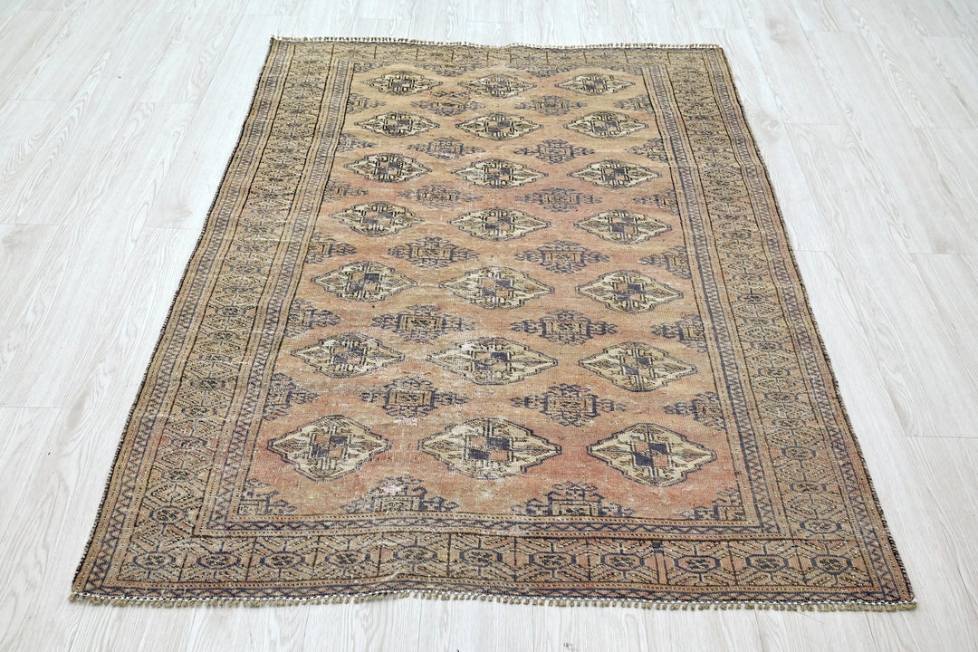 brown Accent rug 3' 10" x 5' 0"