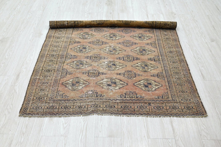 brown Accent rug 3' 10" x 5' 0"