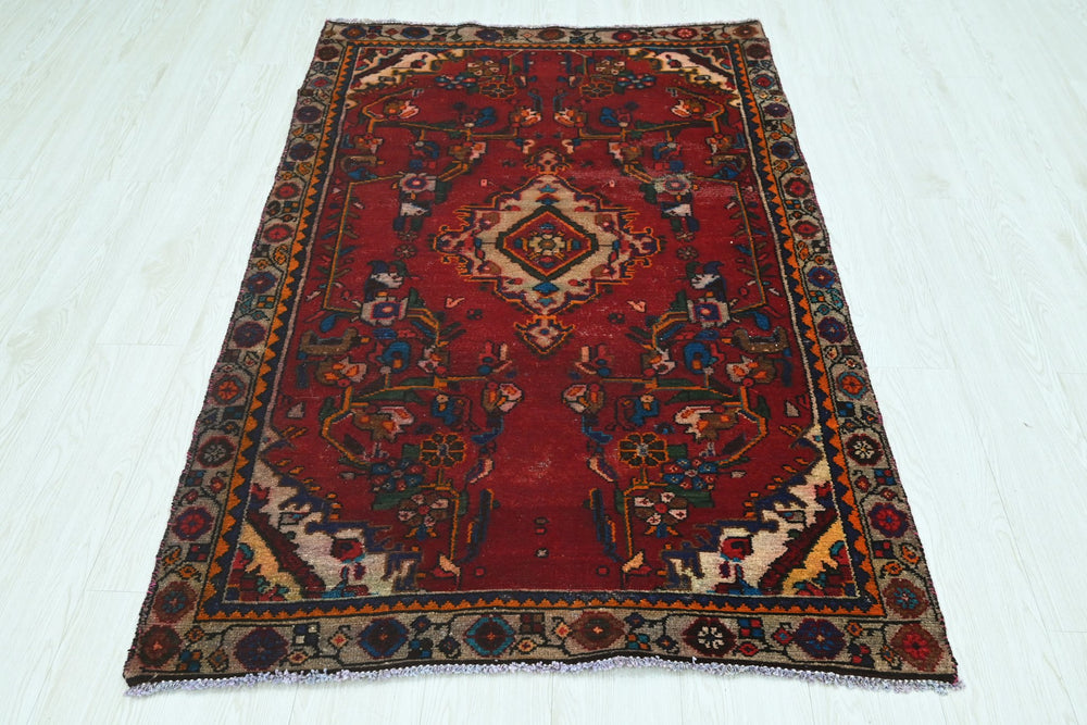 red Accent rug 3' 5" x 5' 5"