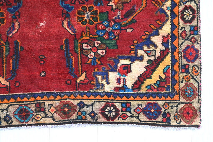 red Accent rug 3' 5" x 5' 5"