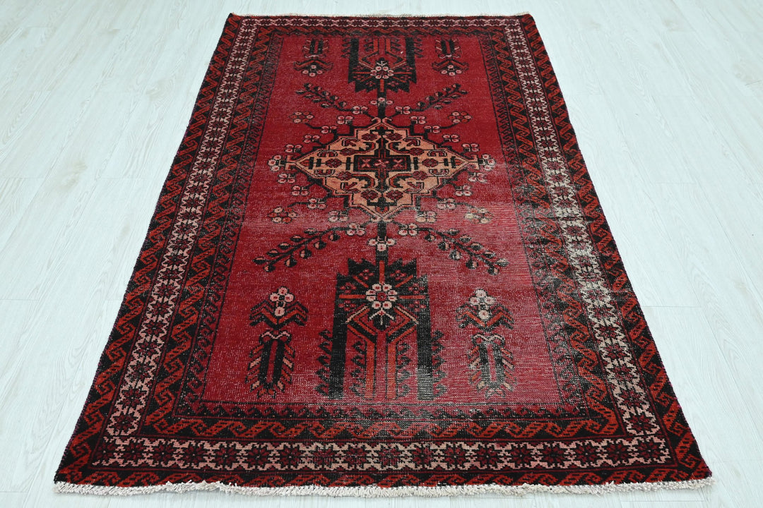 red Accent rug 3' 10" x 6' 4"