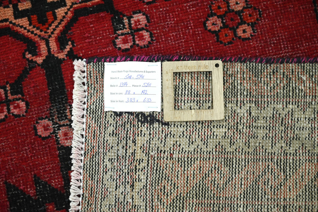 red Accent rug 3' 10" x 6' 4"