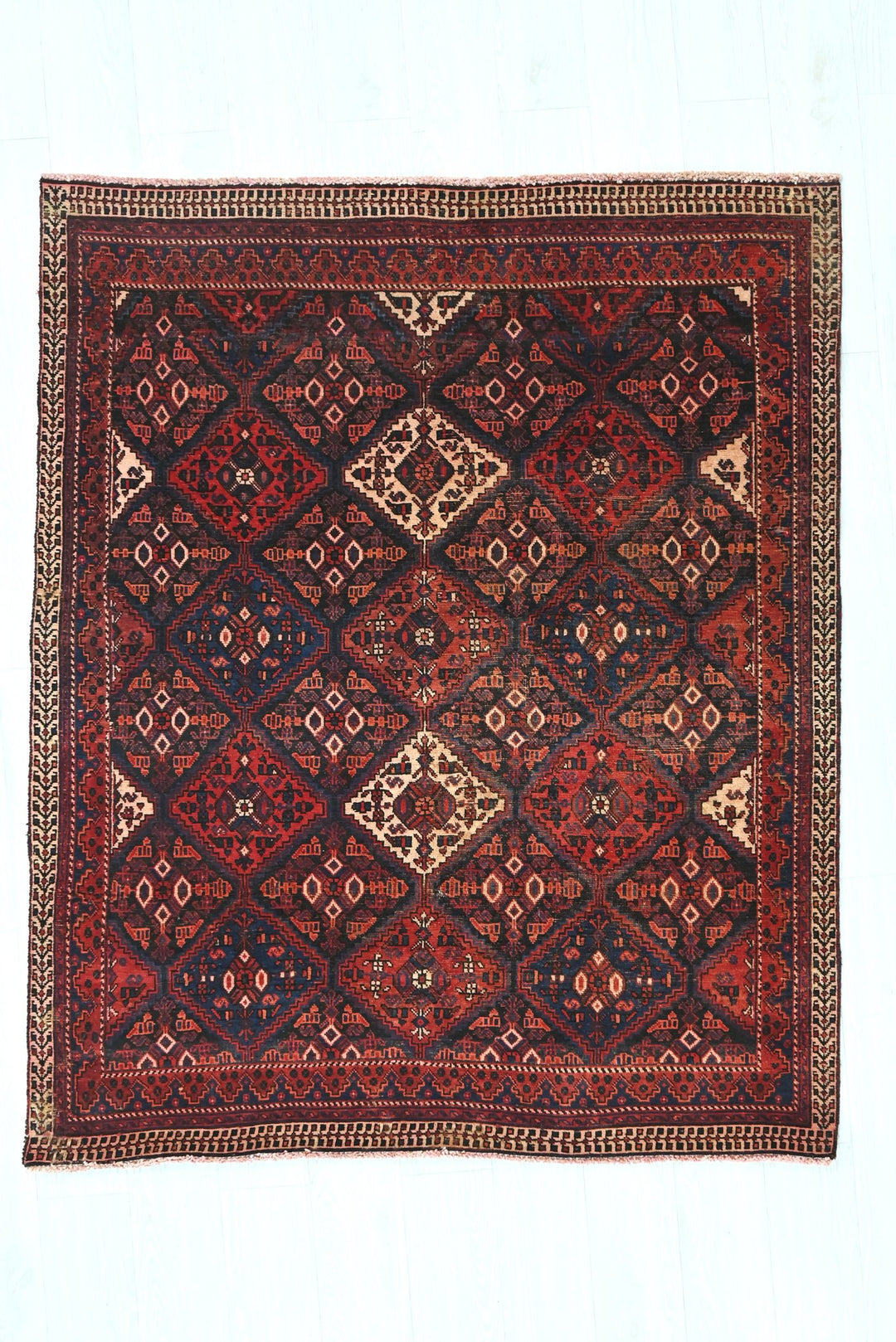 red Accent rug 4' 6" x 5' 5"