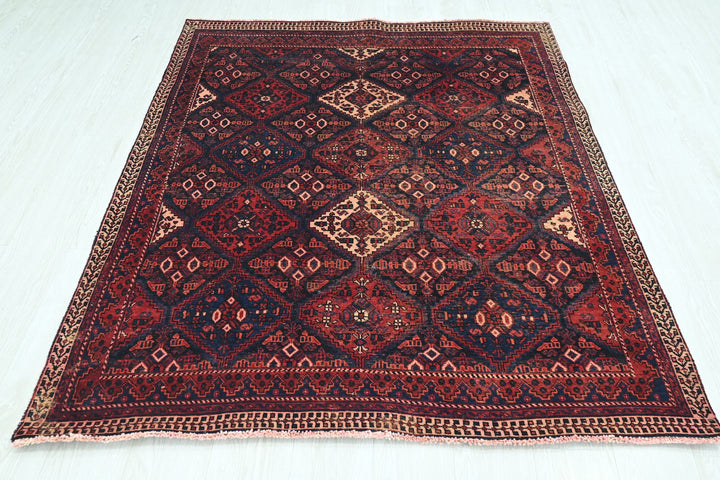 red Accent rug 4' 6" x 5' 5"