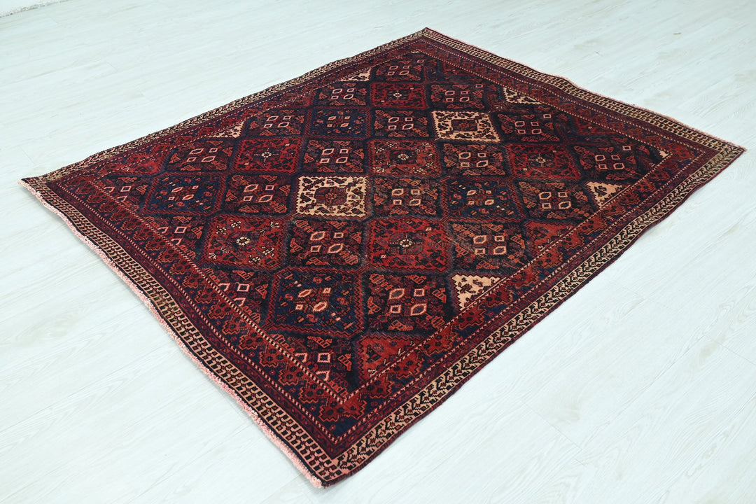 red Accent rug 4' 6" x 5' 5"