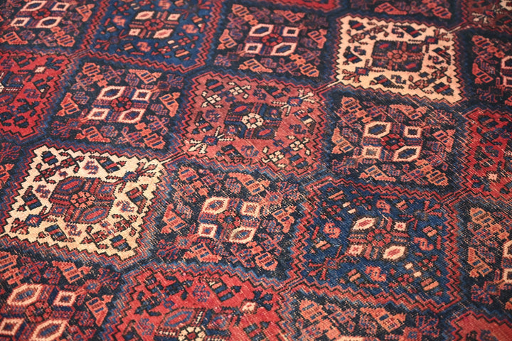 red Accent rug 4' 6" x 5' 5"