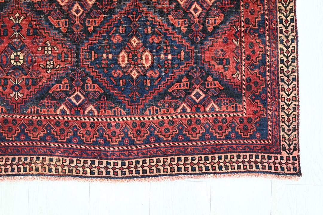 red Accent rug 4' 6" x 5' 5"