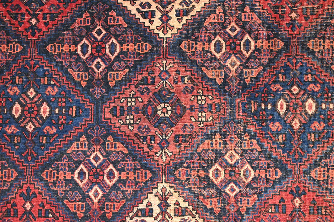 red Accent rug 4' 6" x 5' 5"