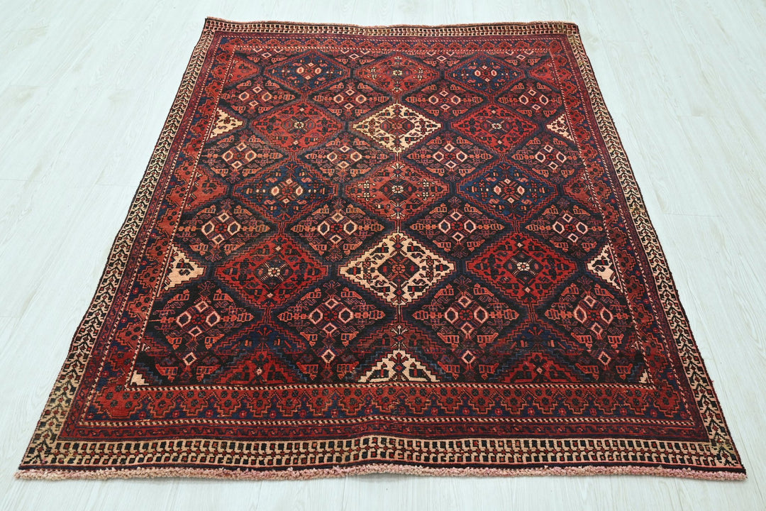 red Accent rug 4' 6" x 5' 5"