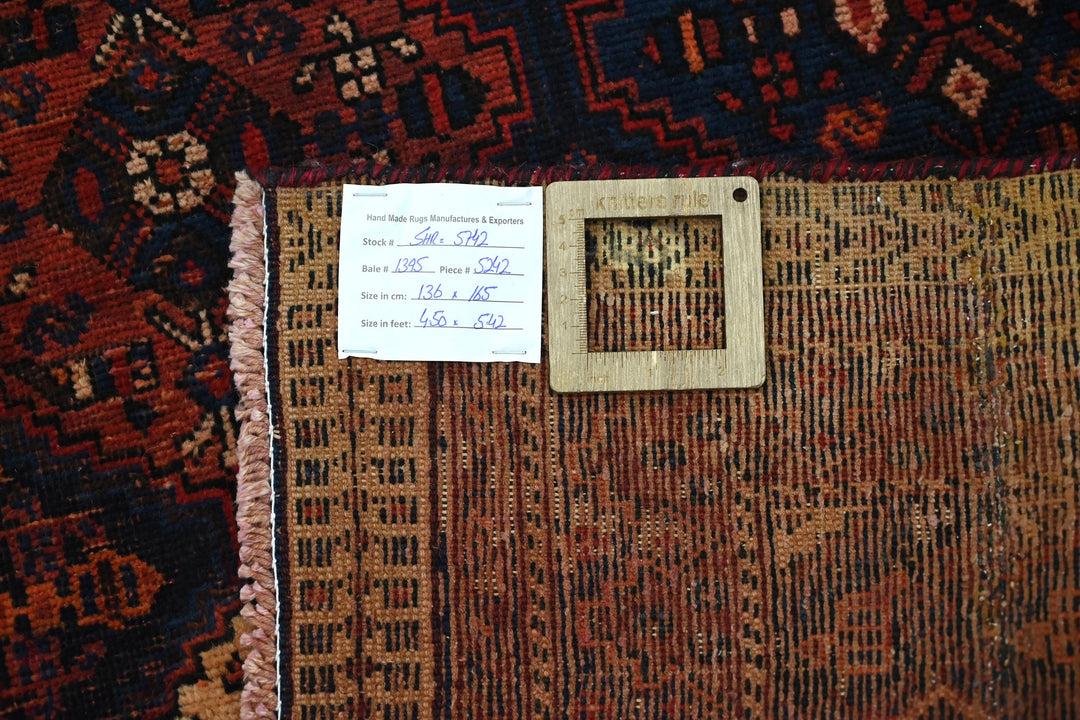 red Accent rug 4' 6" x 5' 5"