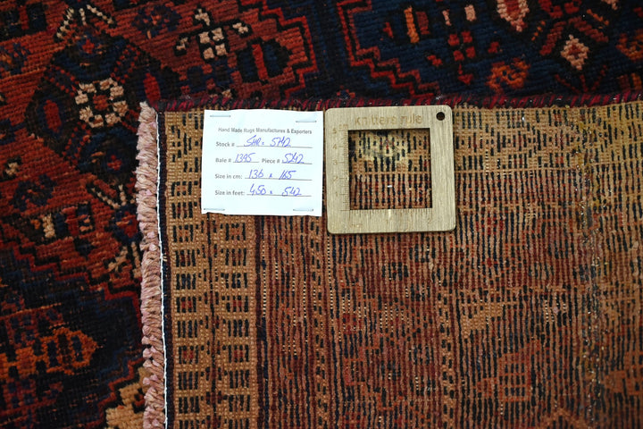 red Accent rug 4' 6" x 5' 5"