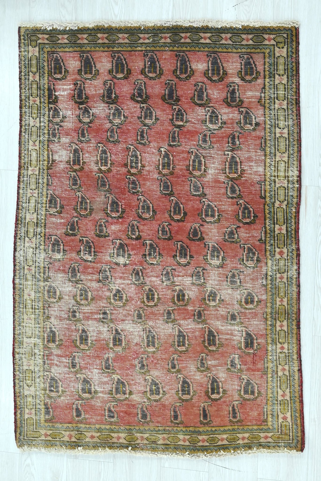 red Accent rug 2' 11" x 4' 4"