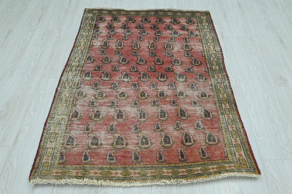 red Accent rug 2' 11" x 4' 4"