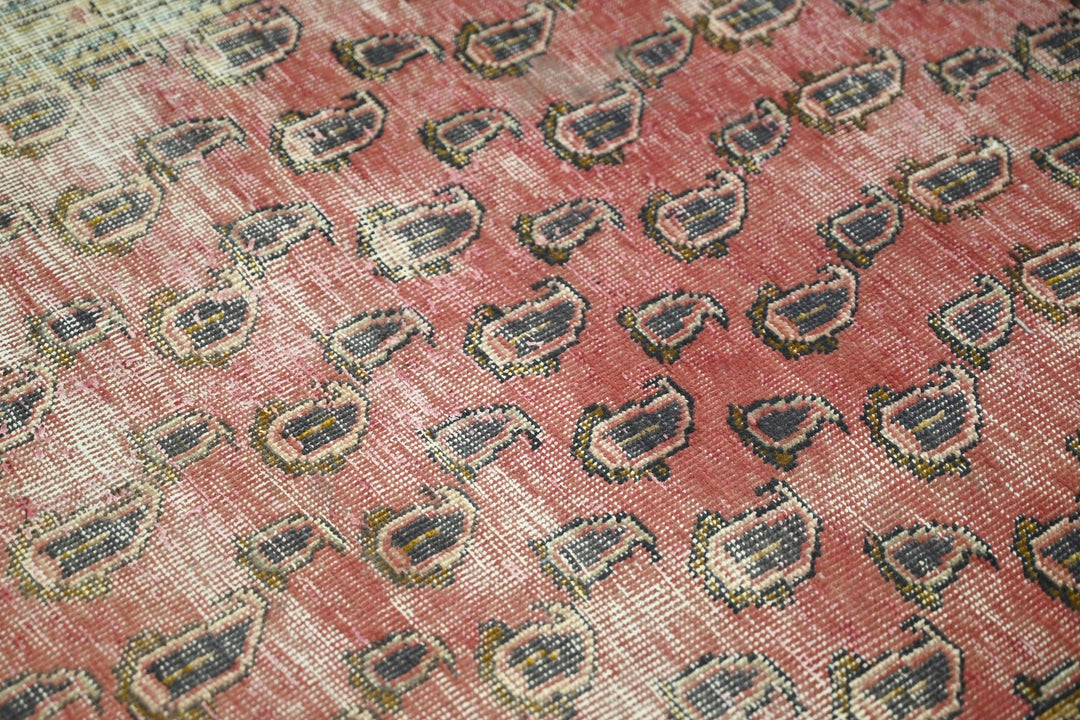 red Accent rug 2' 11" x 4' 4"