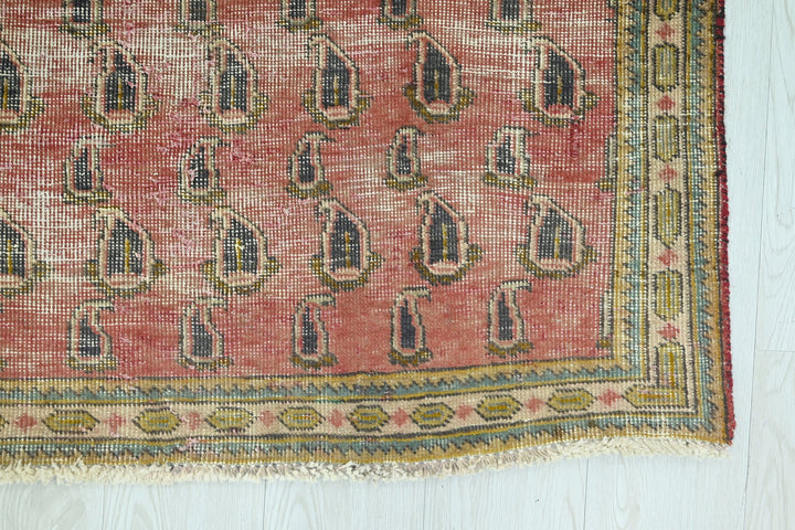 red Accent rug 2' 11" x 4' 4"