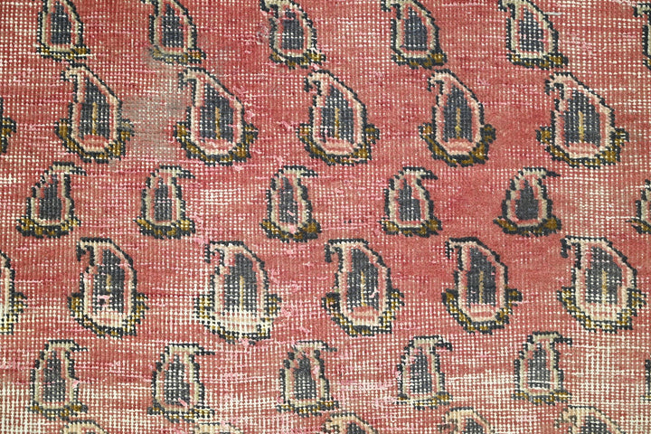 red Accent rug 2' 11" x 4' 4"