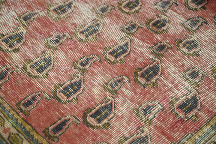 red Accent rug 2' 11" x 4' 4"