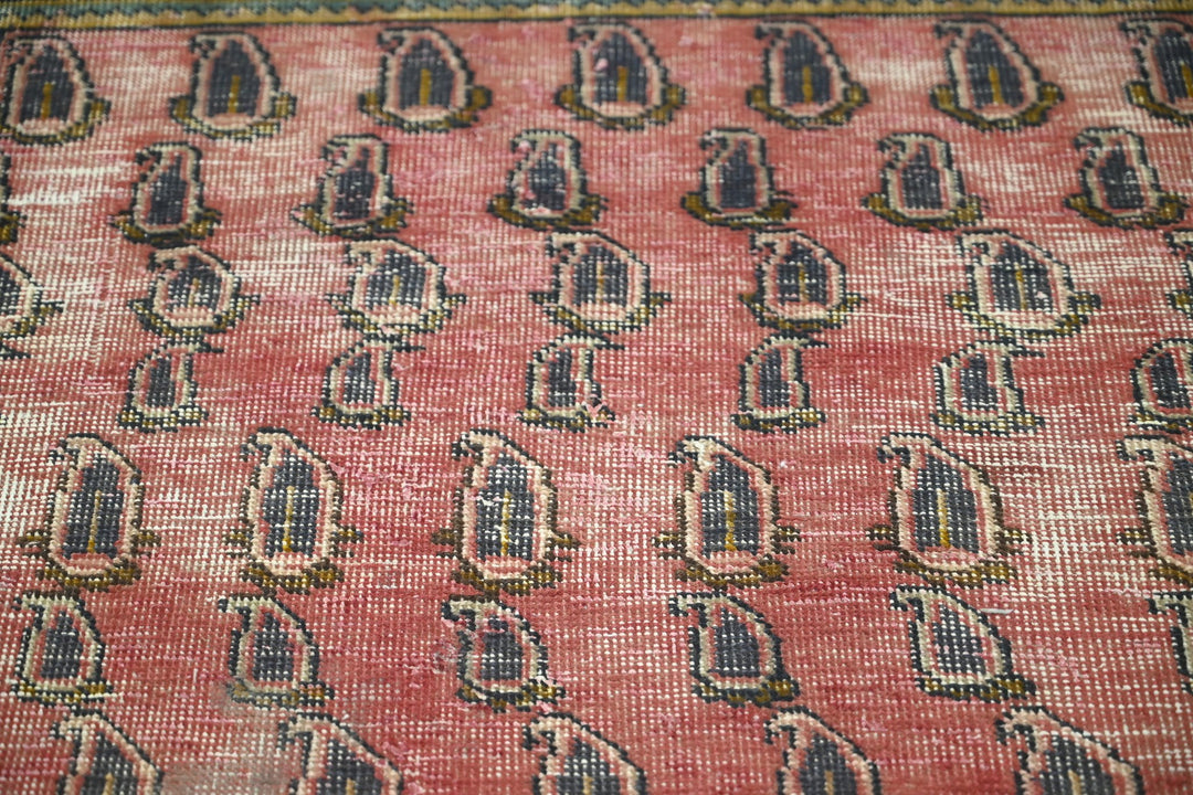 red Accent rug 2' 11" x 4' 4"