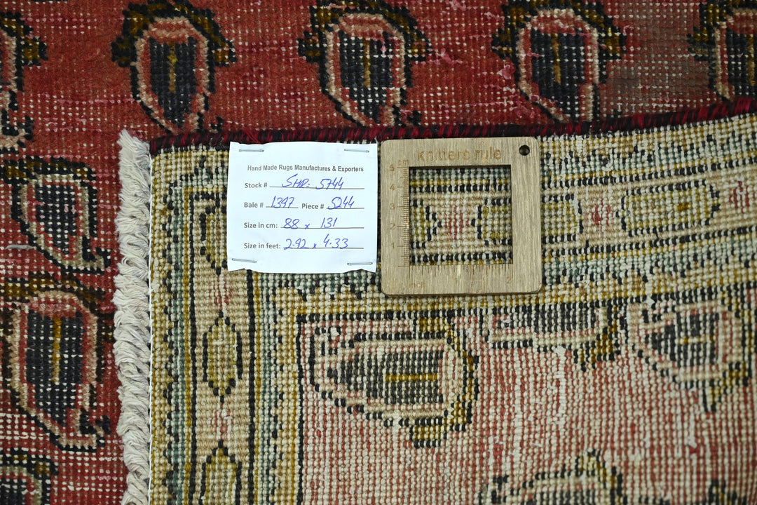 red Accent rug 2' 11" x 4' 4"