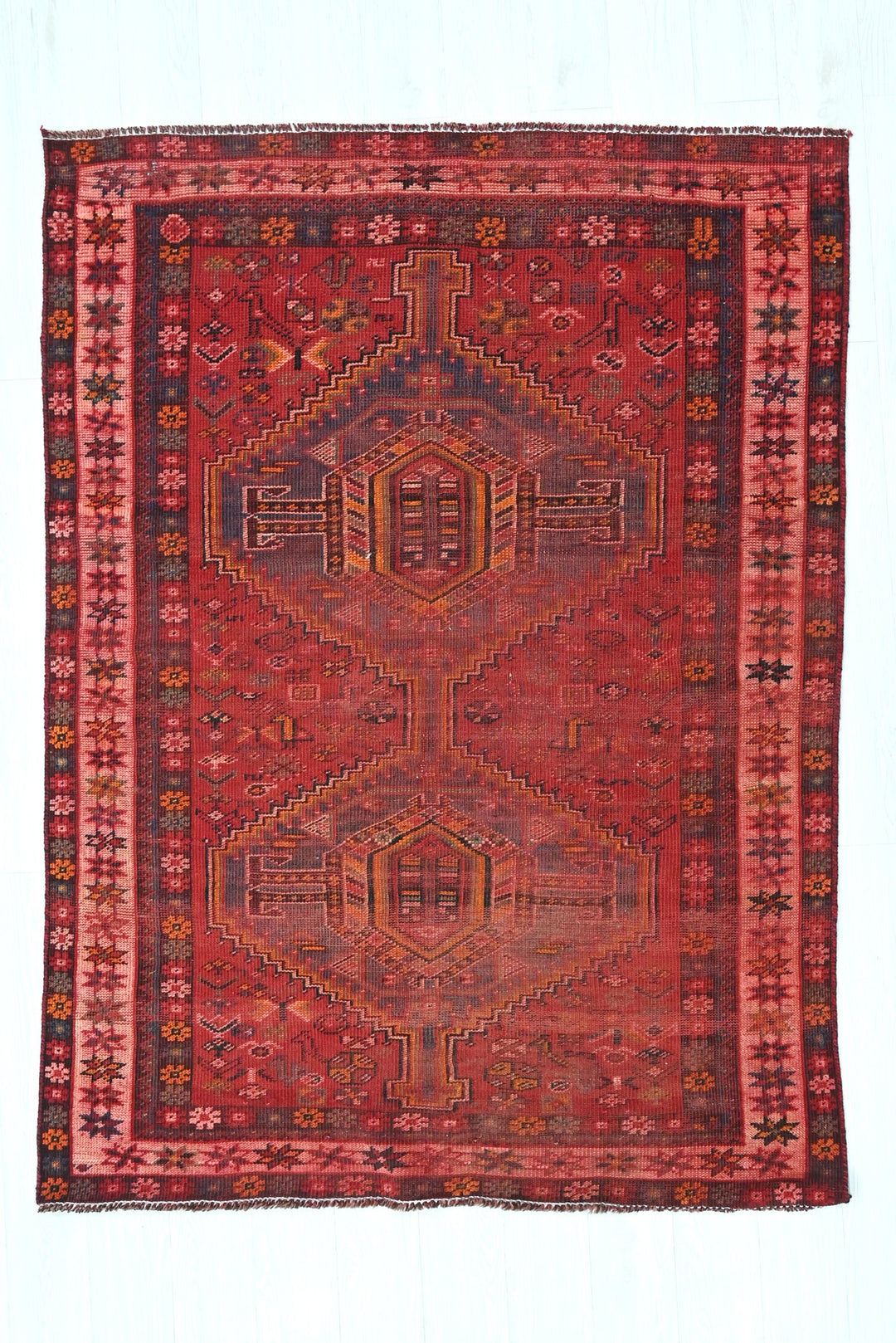red Medium rug 4' 9" x 6' 5"
