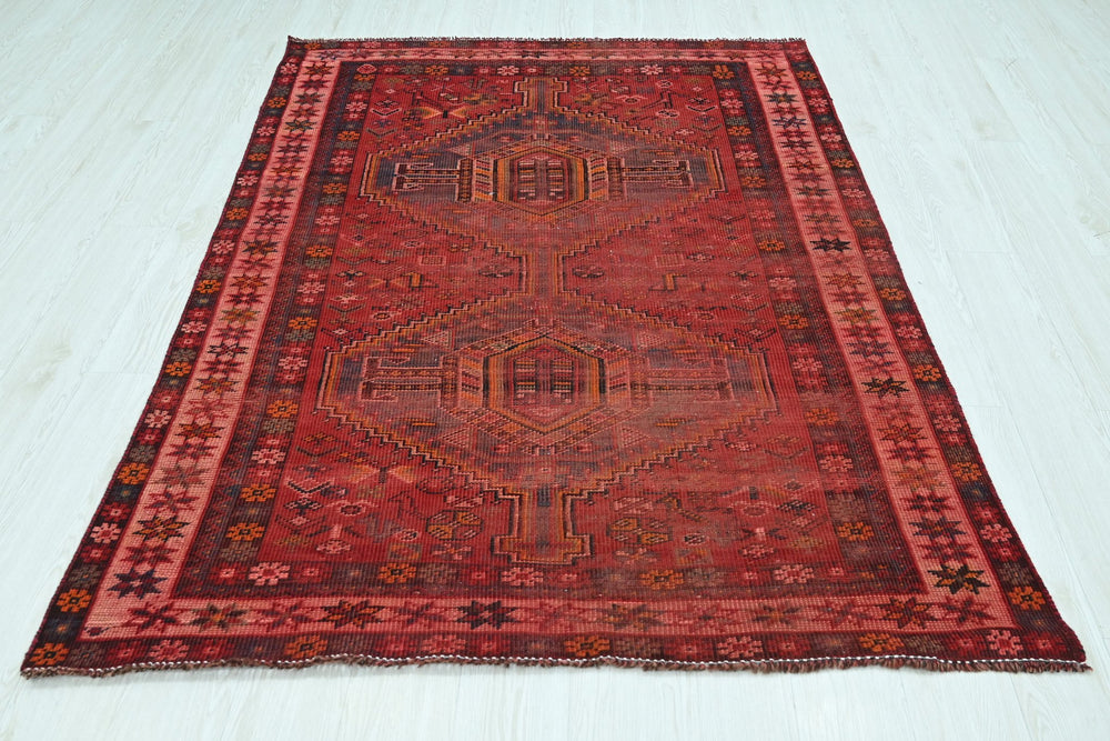 red Medium rug 4' 9" x 6' 5"