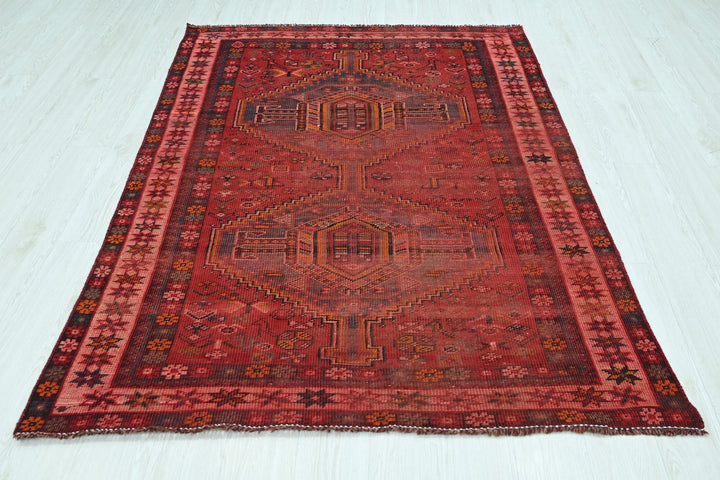 red Medium rug 4' 9" x 6' 5"