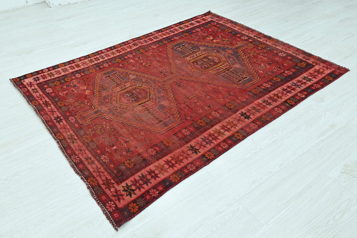 red Medium rug 4' 9" x 6' 5"