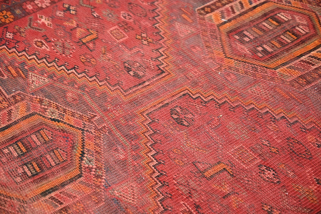 red Medium rug 4' 9" x 6' 5"