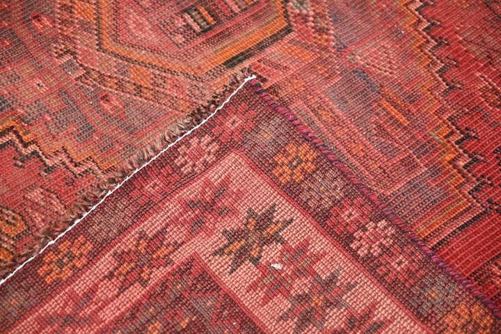 red Medium rug 4' 9" x 6' 5"