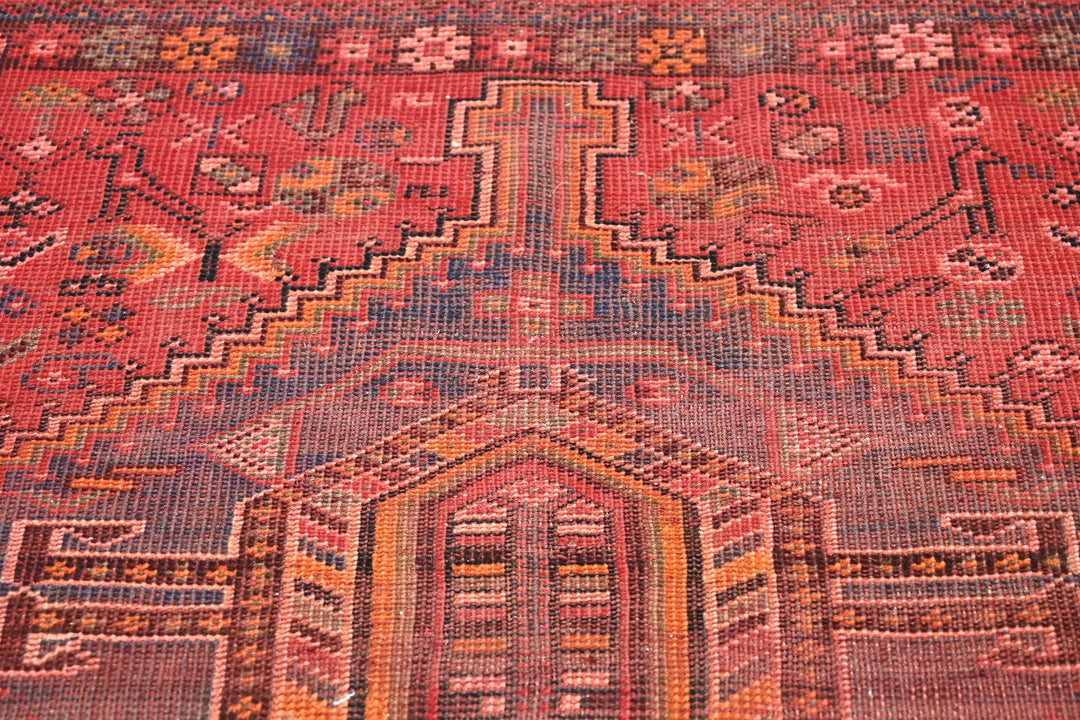 red Medium rug 4' 9" x 6' 5"