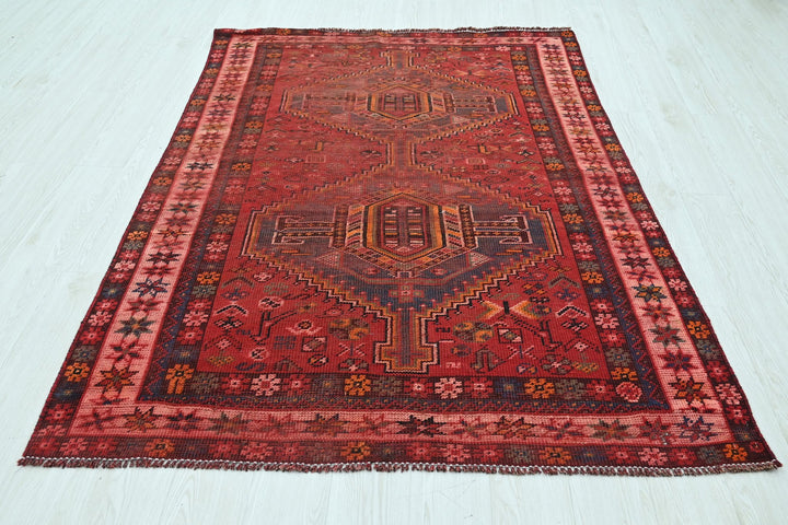 red Medium rug 4' 9" x 6' 5"