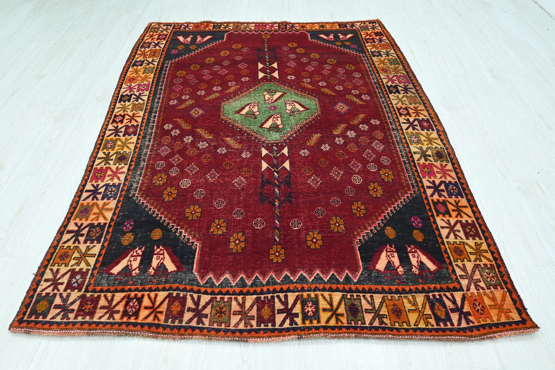 red Medium rug 5' 6" x 7' 10"
