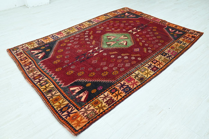 red Medium rug 5' 6" x 7' 10"