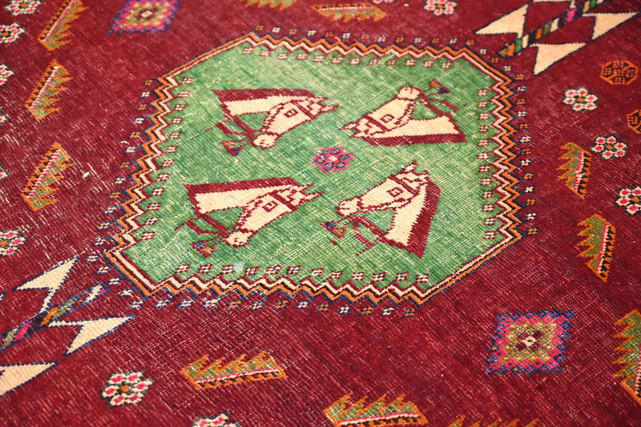 red Medium rug 5' 6" x 7' 10"