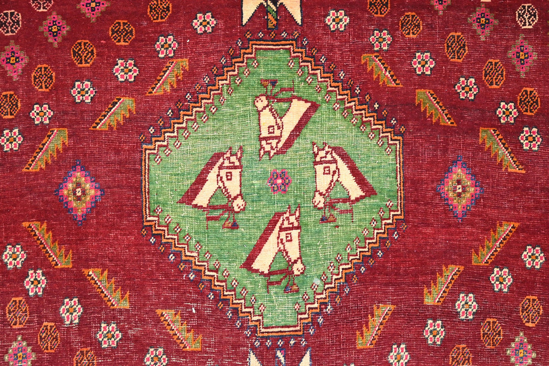 red Medium rug 5' 6" x 7' 10"