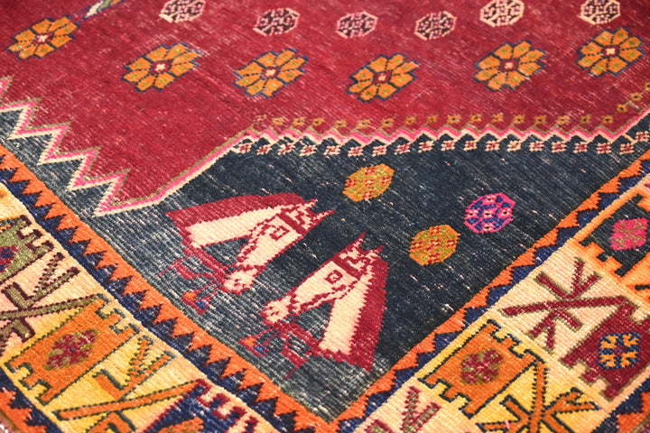red Medium rug 5' 6" x 7' 10"
