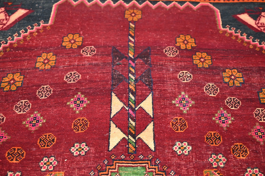 red Medium rug 5' 6" x 7' 10"