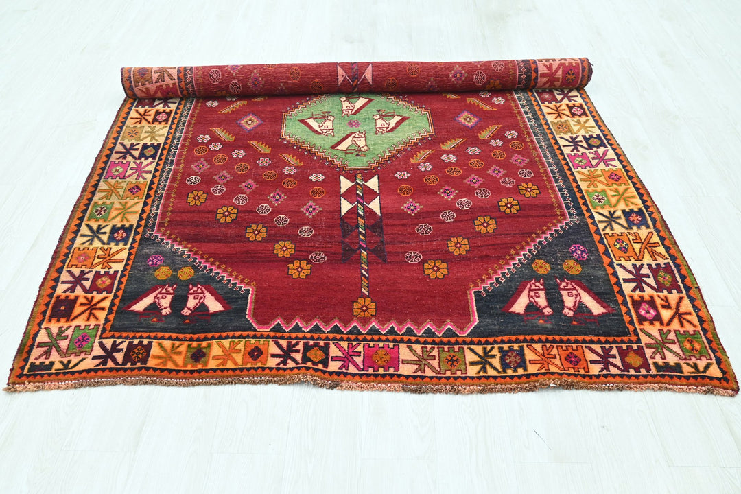 red Medium rug 5' 6" x 7' 10"