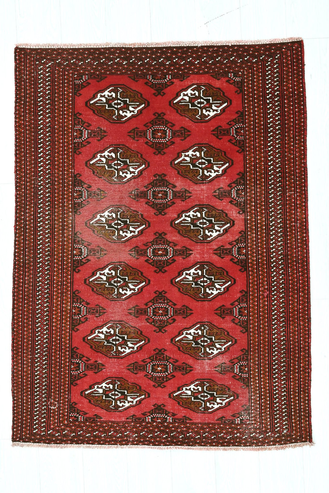 red Accent rug 3' 3" x 4' 7"