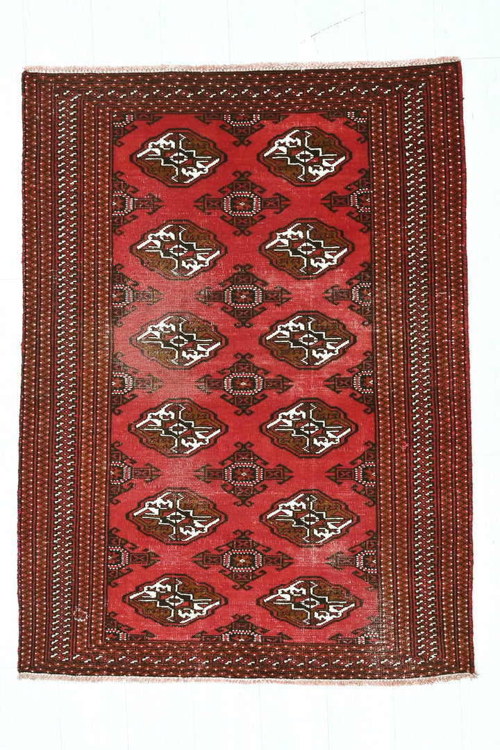 red Accent rug 3' 3" x 4' 7"