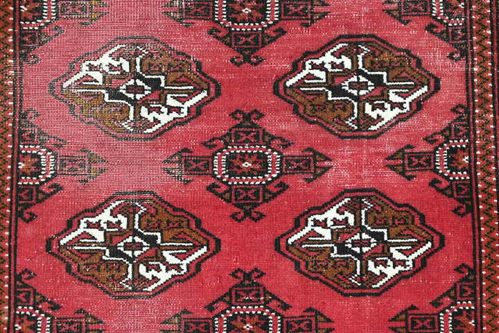 red Accent rug 3' 3" x 4' 7"