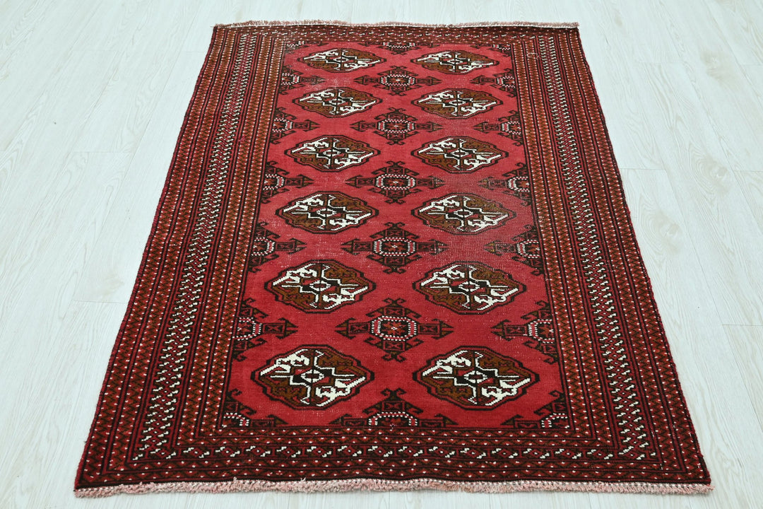 red Accent rug 3' 3" x 4' 7"