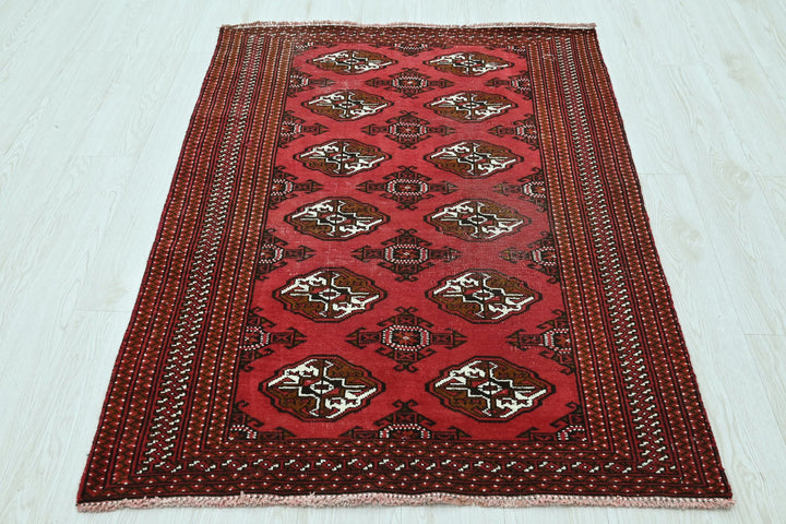 red Accent rug 3' 3" x 4' 7"