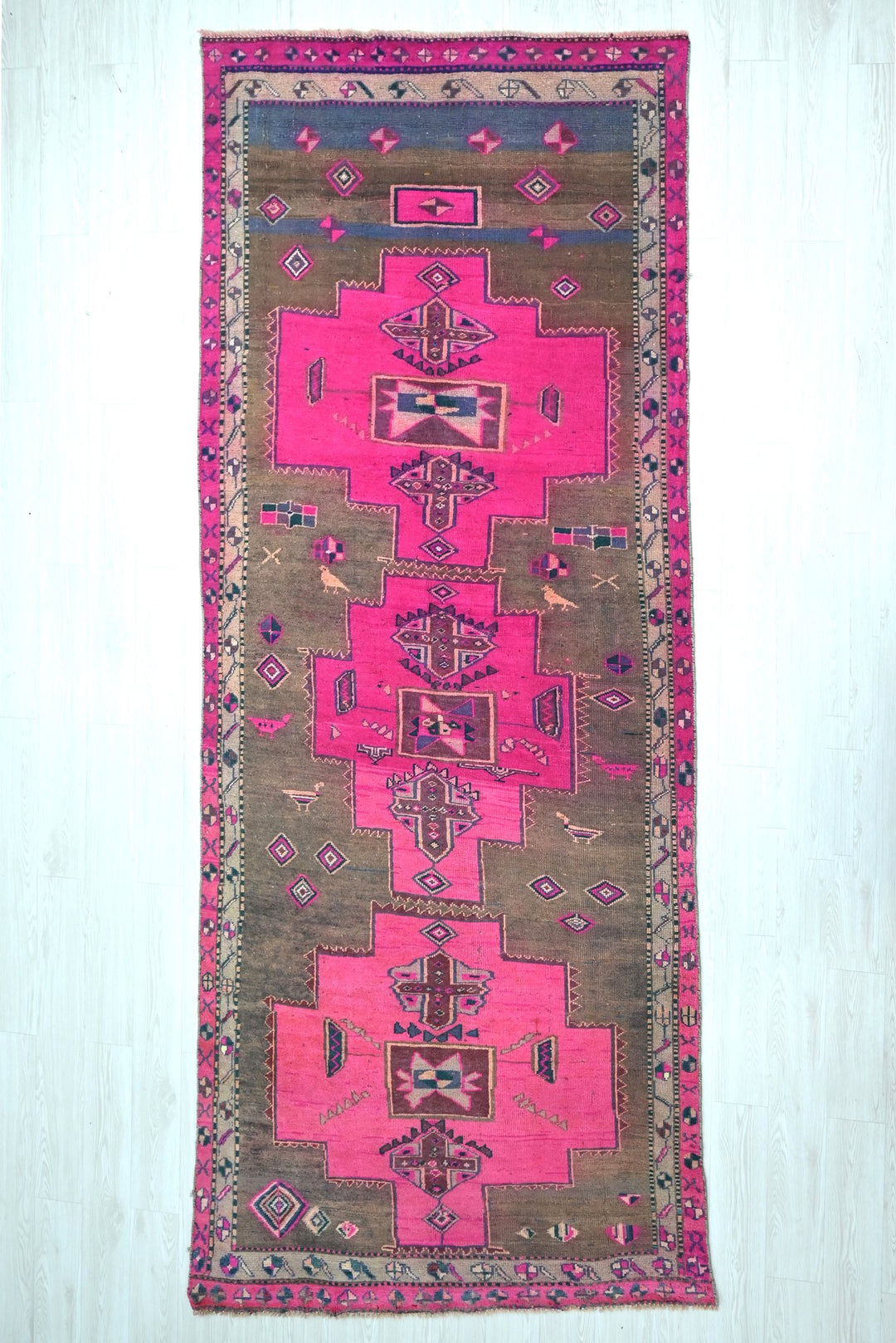 brown Large rug 4' 7" x 11' 4"