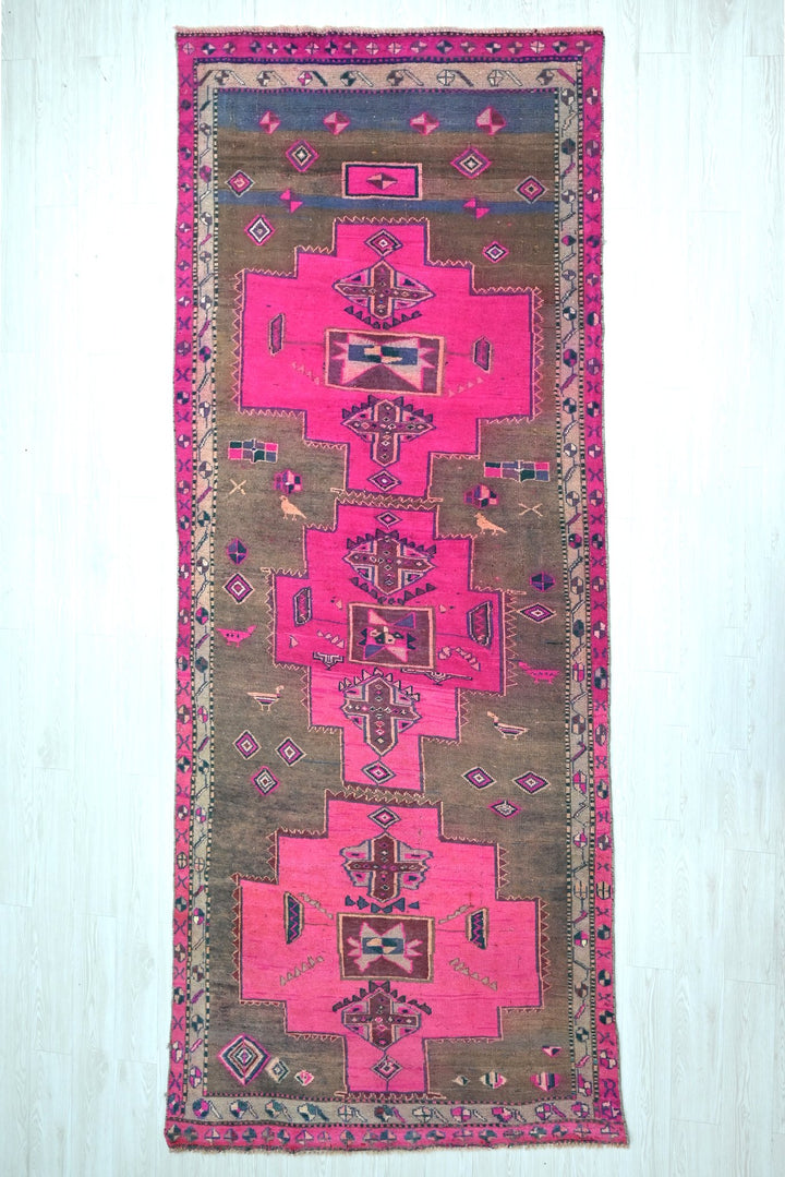 brown Large rug 4' 7" x 11' 4"