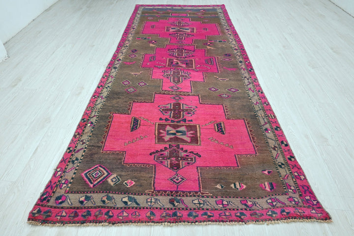 brown Large rug 4' 7" x 11' 4"